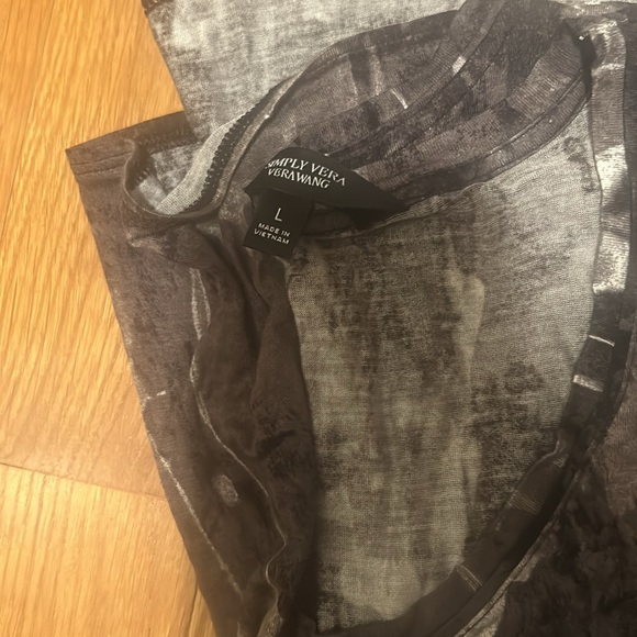 4 Piece size Large Women’s Sleeveless Tops - Picture 3 of 5